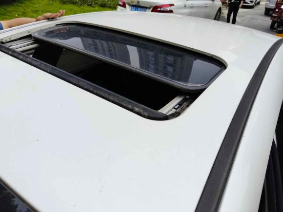 [成都·川A] 二手雪铁龙世嘉2016款 经典 三厢 1.6L 手动CNG