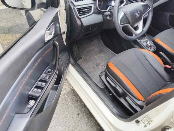 [杭州·浙A] 二手宝骏宝骏3102017款 1.5L 自动时尚型