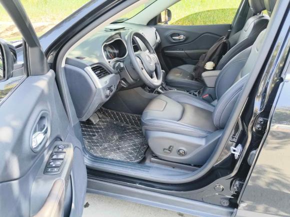 [成都·川A] 二手Jeep自由光2020款 2.0L 两驱经典运动版