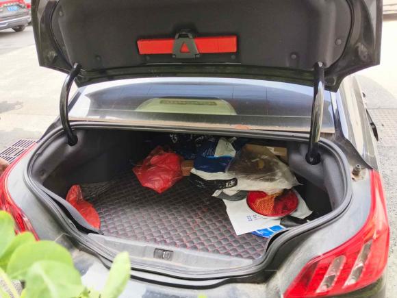 [南通·苏F] 二手标致标致5082011款 2.0L 手动经典版