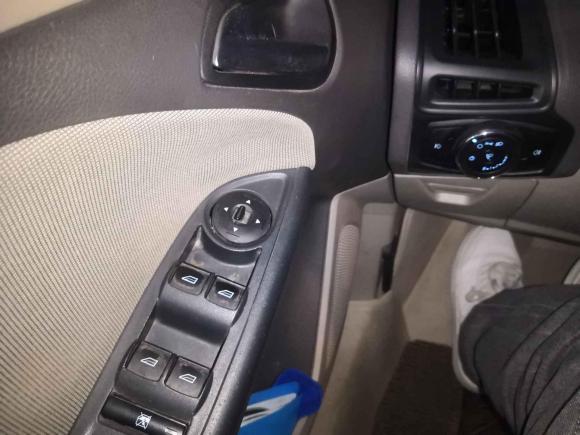 [西安·陕A] 二手福特福克斯2012款 三厢 1.6L 自动舒适型