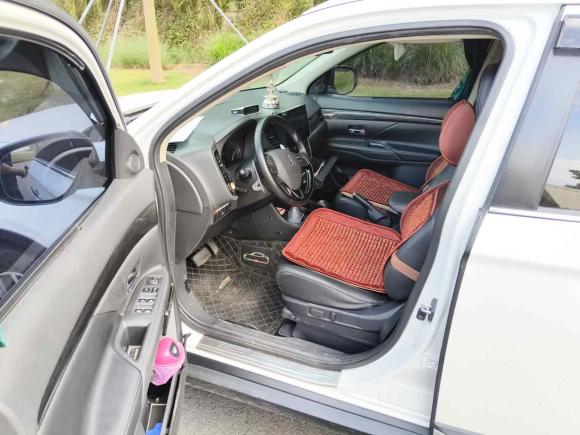 [深圳·粤B] 二手三菱欧蓝德2016款 2.4L 四驱精英版 5座