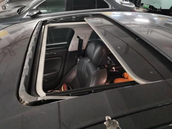 [上海·沪A] 二手雪铁龙雪铁龙C52012款 2.3L 自动尊贵型