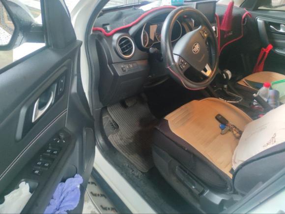 [广州·湘D] 二手奔腾奔腾X402017款 1.6L 自动互联智酷型