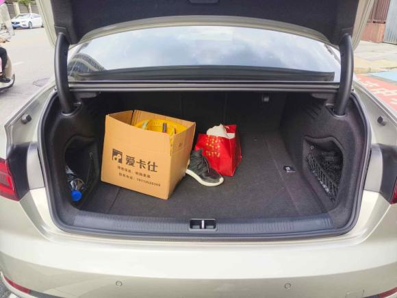 [成都·川A] 二手奥迪奥迪A4L2018款 30周年年型 40 TFSI 时尚型