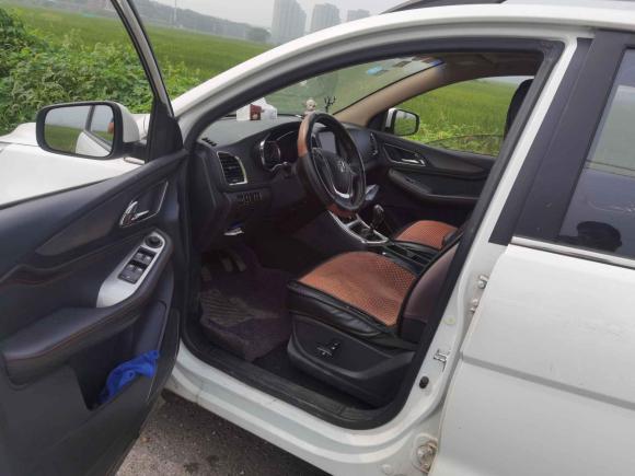 [杭州·浙A] 二手宝骏宝骏5602016款 1.5T 手动豪华型