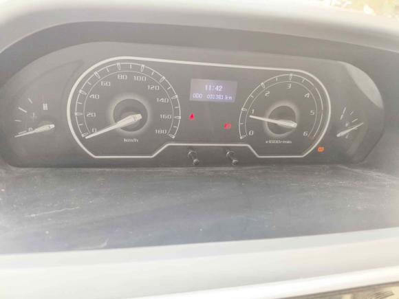 [南京·苏A] 二手上汽大通MAXUS新途V802019款 2.5T经典款6挡手动傲运通改款短轴中顶5/6座