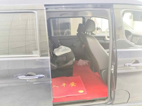 [南通·苏U] 二手金杯金海狮2022款 2.0L 客车魔术狮 9座