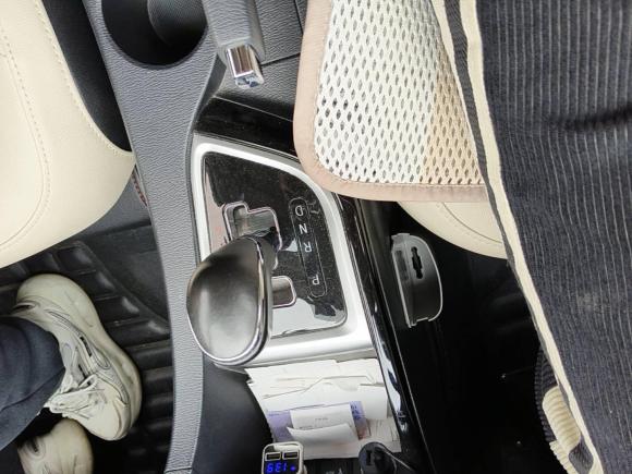 [上海·沪C] 二手长安悦翔V72015款 1.6L 自动乐趣型 国V