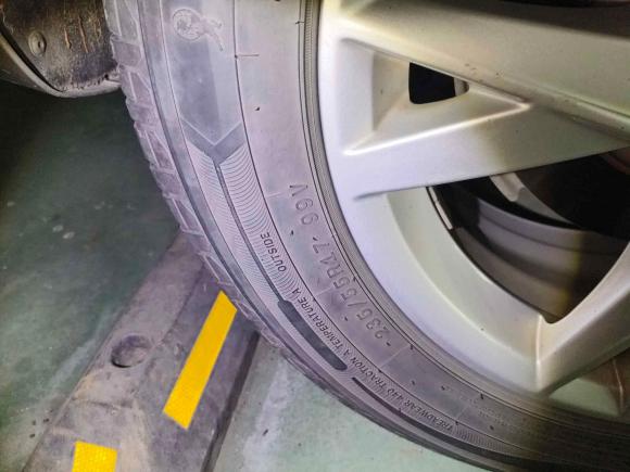 [武汉·鄂A] 二手奥迪奥迪Q32017款 30 TFSI 时尚型