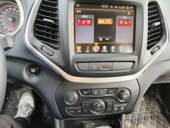 [成都·川A] 二手Jeep自由光2020款 2.0L 两驱经典运动版