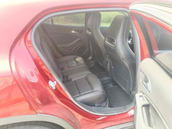 [上海·沪L] 二手奔驰奔驰GLA2017款 GLA 200 动感型