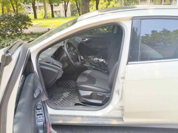 [成都·川A] 二手福特福克斯2017款 三厢 EcoBoost 180 自动精英型