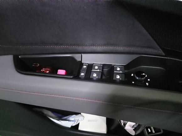 [上海·沪A] 二手奥迪奥迪Q5 e-tron2022款 40 e-tron 星耀型 机甲套装