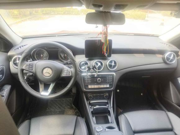 [上海·沪L] 二手奔驰奔驰GLA2017款 GLA 200 动感型