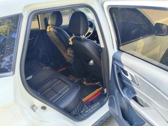 [上海·沪C] 二手奔腾奔腾X402017款 1.6L 自动豪华型