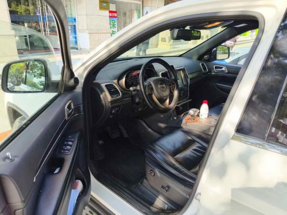 [嘉兴·沪B] 二手Jeep大切诺基2015款 3.0TD 柴油 舒享导航版