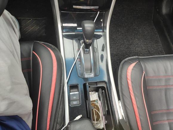 [上海·湘J] 二手本田雅阁2016款 2.0L 舒适版