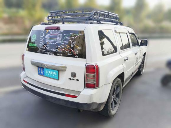 [济南·鲁A] 二手Jeep自由客2012款 2.4 运动版