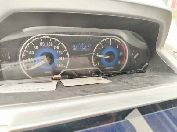 [武汉·鄂Q] 二手上汽大通MAXUS新途V802014款 2.5T 傲运通短轴中顶