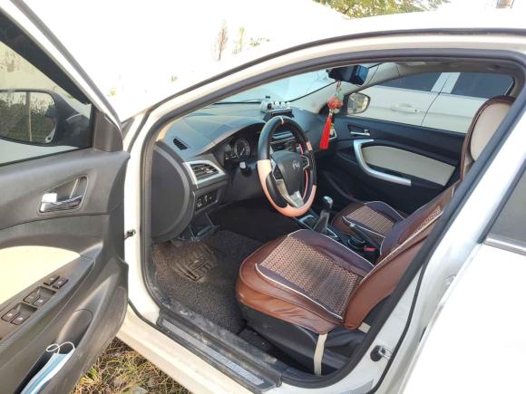 [上海·鲁R] 二手长安悦翔V72016款 1.6L 手动乐享型 国V