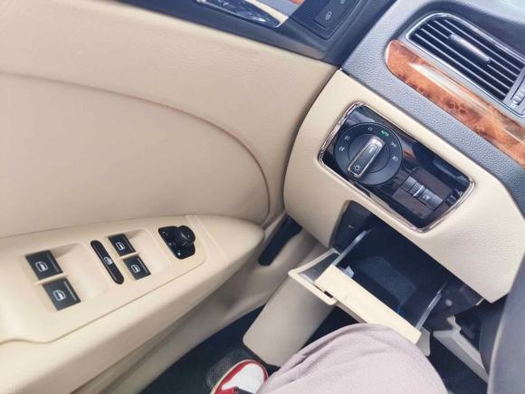 [上海·沪A] 二手斯柯达昊锐2012款 1.8TSI 自动贵雅版